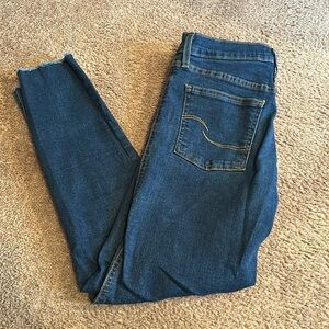 Levi’s women’s high rise distressed skinny jeans